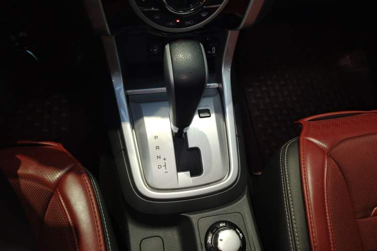 Used Isuzu mu-X 2017 2.5T Four-Wheel Drive Automatic Luxury 7-Seater Gear Lever