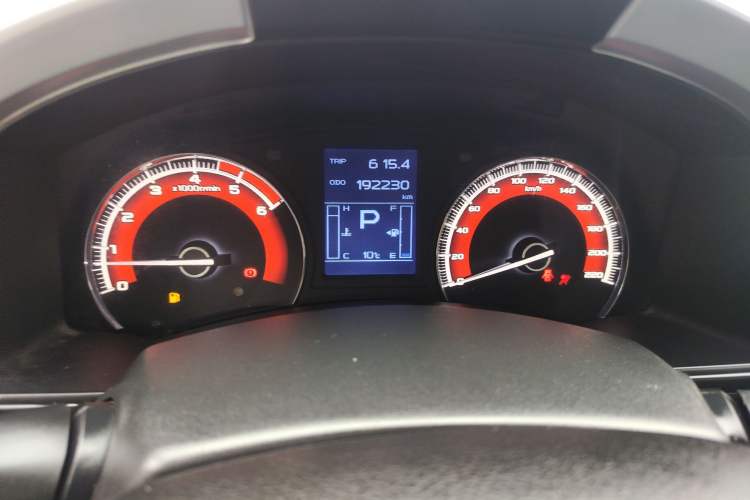 Used Isuzu mu-X 2017 2.5T Two-Wheel Drive Automatic Luxury Edition 5 Seats Instrument Cluster