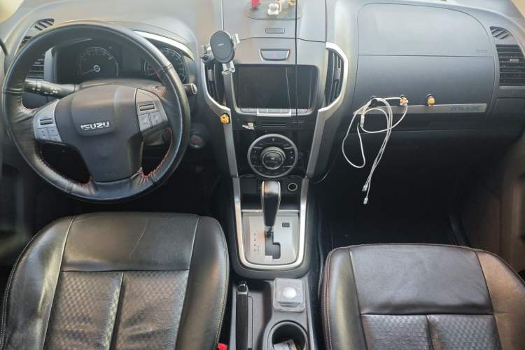 Used Isuzu mu-X 2017 3.0T Four-Wheel Drive Automatic Luxury 7-Seater China IV Standard Interior 2