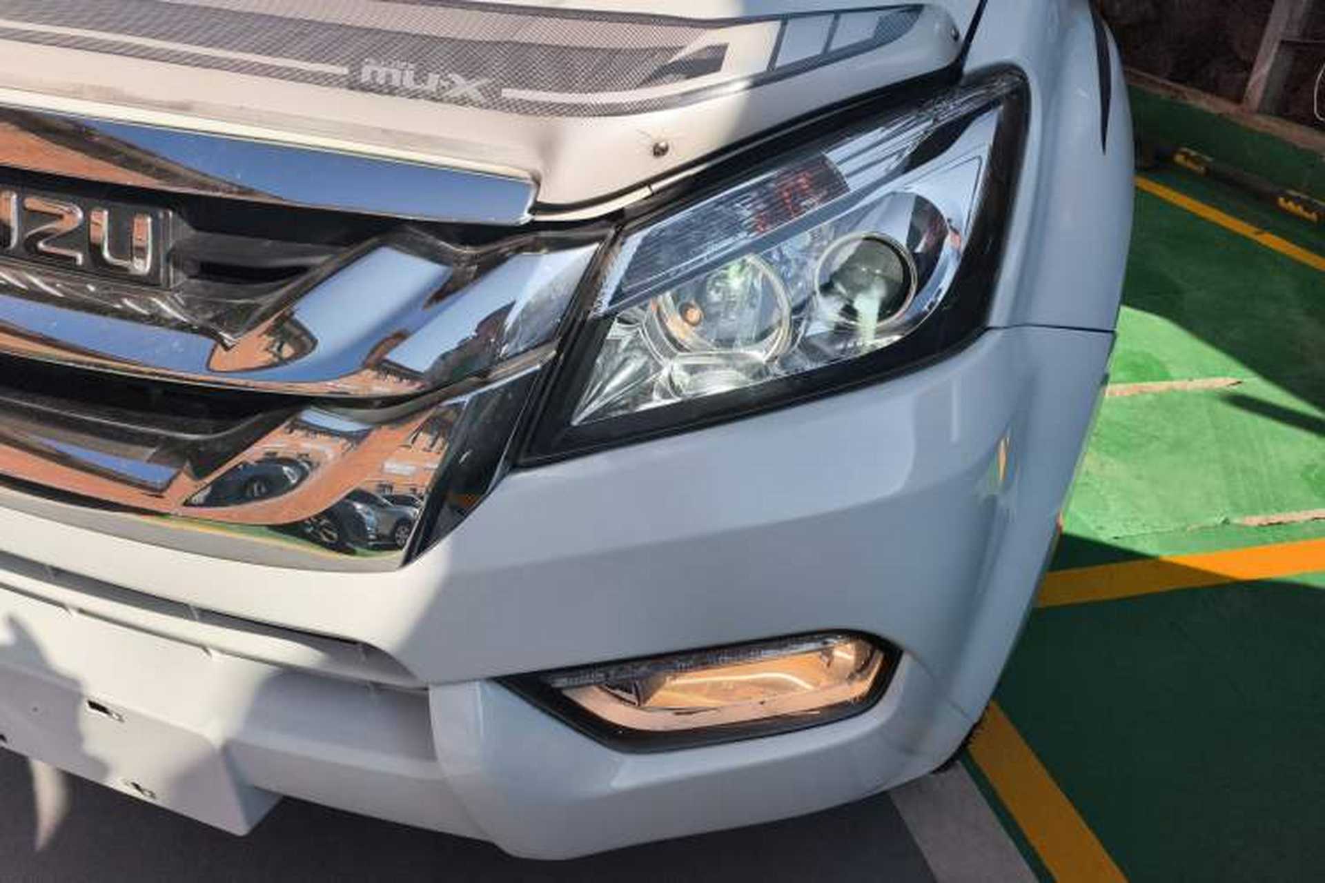 Used Isuzu mu-X 2017 3.0T Four-Wheel Drive Automatic Luxury 7-Seater China IV Standard Left Front Headlight
