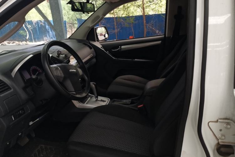 Used Isuzu mu-X 2017 2.5T Two-Wheel Drive Automatic Comfort Touring Version 7 Seats Left Front Seat