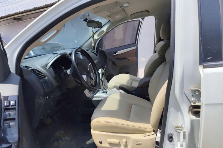 Used Isuzu mu-X 2017 2.5T Four-Wheel Drive Automatic Luxury Edition 5 Seats Left Front Seat