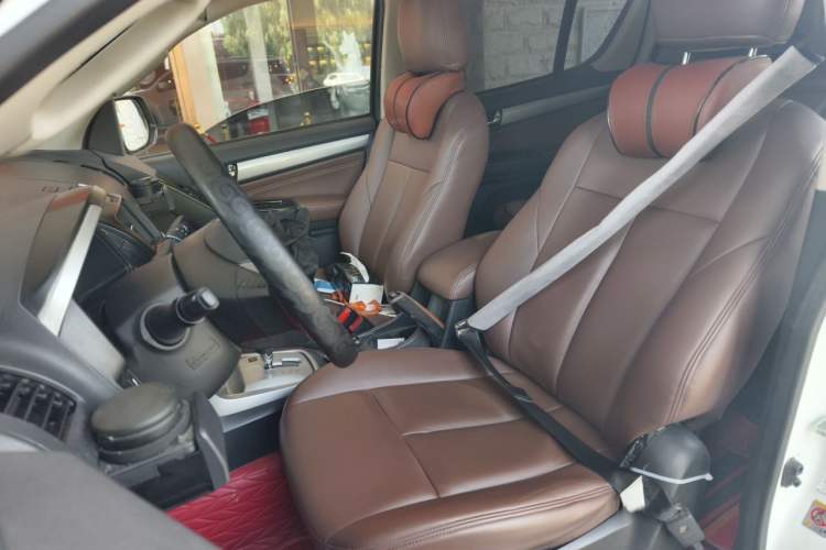 Used Isuzu mu-X 2017 2.5T Two-Wheel Drive Automatic Luxury Edition 5 Seats Left Front Seat