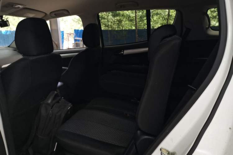 Used Isuzu mu-X 2017 2.5T Two-Wheel Drive Automatic Comfort Touring Version 7 Seats Left Rear Seat