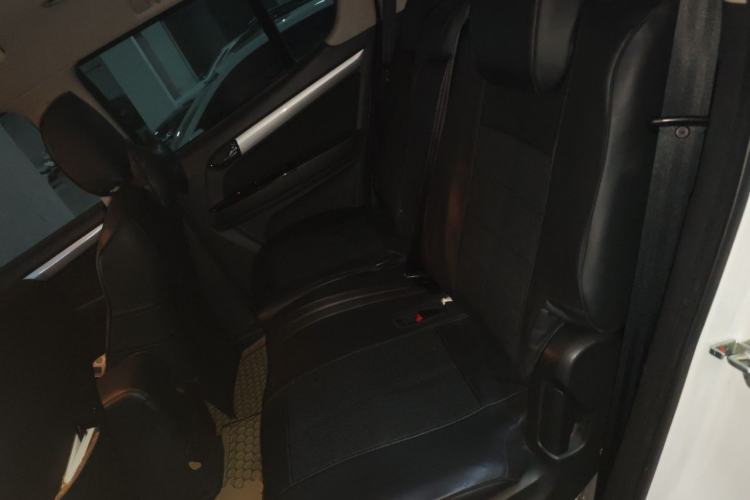 Used Isuzu mu-X 2017 2.5T Two-Wheel Drive Automatic Comfort Touring Version 7 Seats Left Rear Seat