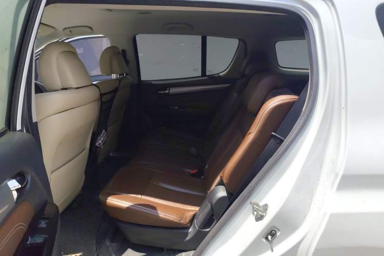 Used Isuzu mu-X 2017 2.5T Four-Wheel Drive Automatic Luxury Edition 5 Seats Left Rear Seat
