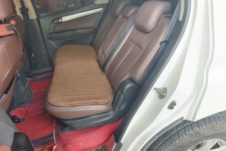 Used Isuzu mu-X 2017 2.5T Two-Wheel Drive Automatic Luxury Edition 5 Seats Left Rear Seat