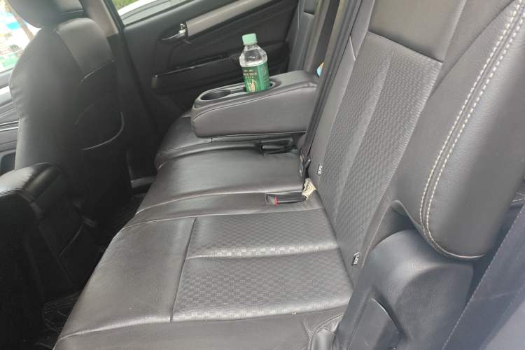 Used Isuzu mu-X 2017 3.0T Four-Wheel Drive Automatic Luxury 7-Seater China V Emission Standard Left Rear Seat