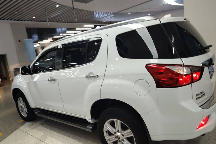 Used Isuzu mu-X 2017 2.5T Four-Wheel Drive Automatic Luxury 7-Seater Left Side