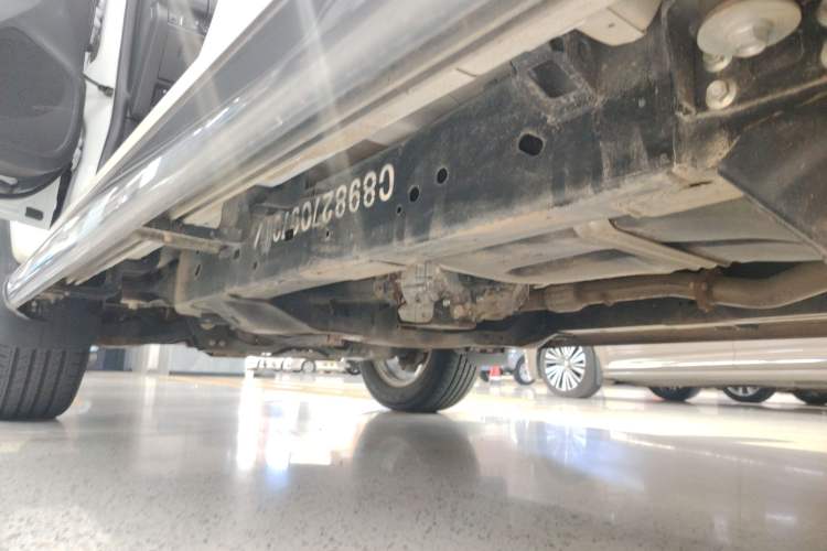 Used Isuzu mu-X 2017 2.5T Four-Wheel Drive Automatic Luxury 7-Seater Left Side Sill