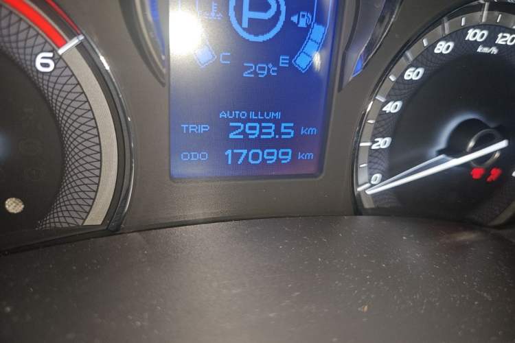 Used Isuzu mu-X 2017 3.0T Four-Wheel Drive Automatic Luxury Edition 5 Seats China V Emission Standard Odometer Close Up