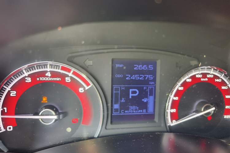 Used Isuzu mu-X 2017 2.5T Two-Wheel Drive Automatic Luxury Edition 5 Seats Odometer Close Up