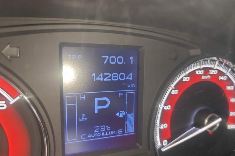 Used Isuzu mu-X 2017 3.0T Four-Wheel Drive Automatic Luxury 7-Seater China V Emission Standard Odometer Close Up