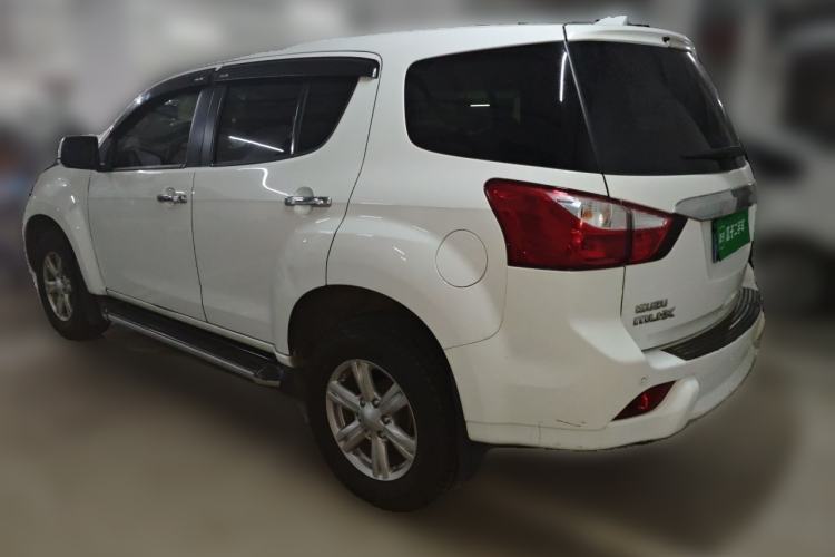 Used Isuzu mu-X 2017 2.5T Two-Wheel Drive Automatic Comfort Touring Version 7 Seats Rear Left 45 Deg