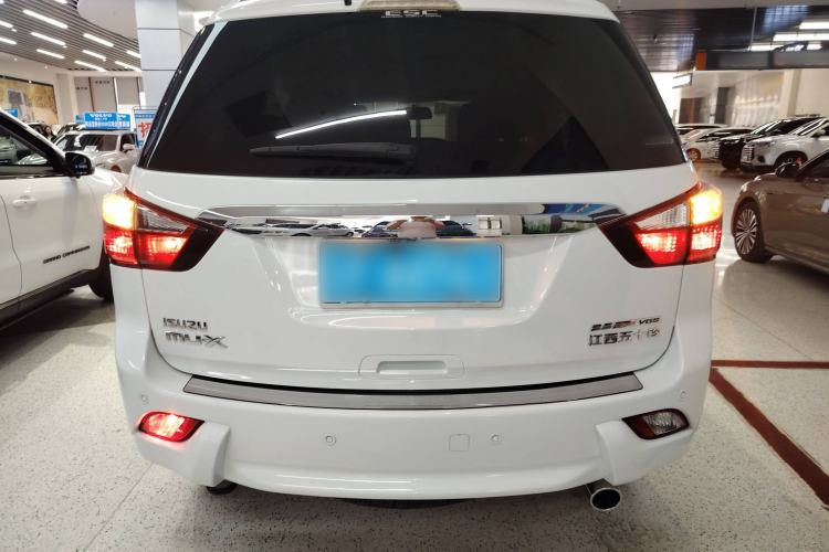Used Isuzu mu-X 2017 2.5T Four-Wheel Drive Automatic Luxury 7-Seater Rear