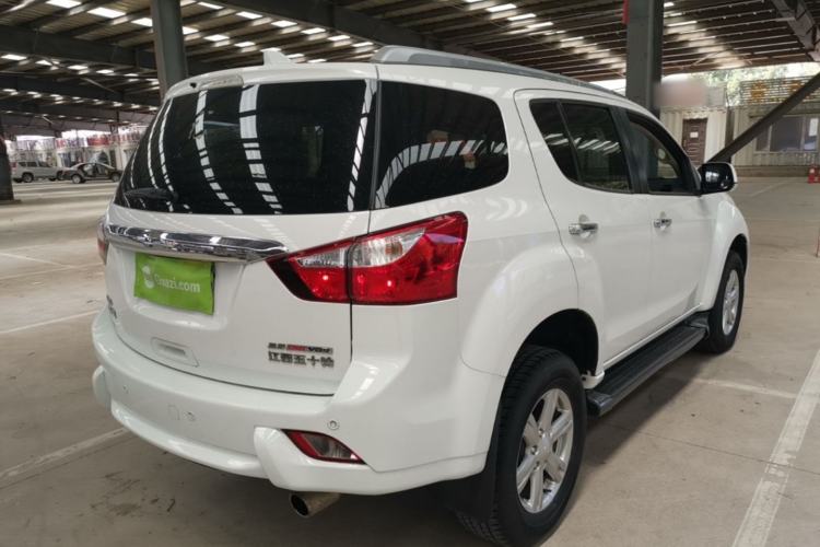 Used Isuzu mu-X 2017 2.5T Two-Wheel Drive Automatic Comfort Touring Version 7 Seats Rear Right 45 Deg