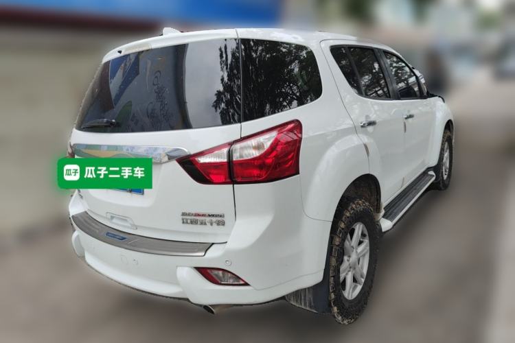 Used Isuzu mu-X 2017 3.0T Two-Wheel Drive Automatic Comfort Edition 7 Seats China V Emission Standard Rear Right 45 Deg
