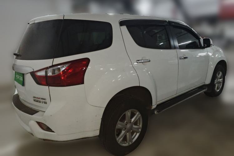 Used Isuzu mu-X 2017 2.5T Two-Wheel Drive Automatic Comfort Touring Version 7 Seats Rear Right 45 Deg