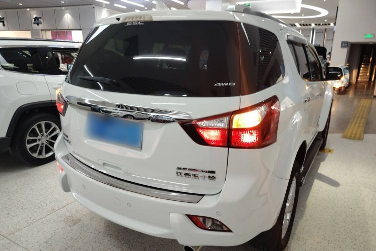 Used Isuzu mu-X 2017 2.5T Four-Wheel Drive Automatic Luxury 7-Seater Rear Right 45 Deg