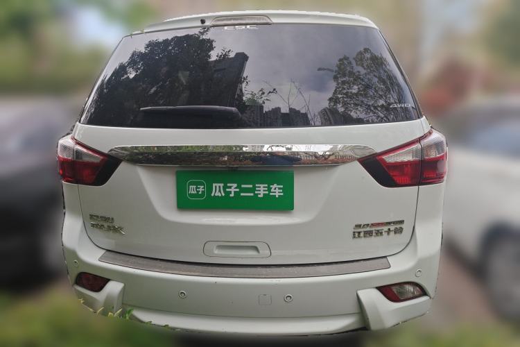 Used Isuzu mu-X 2017 3.0T Four-Wheel Drive Automatic Luxury 7-Seater China V Emission Standard Rear