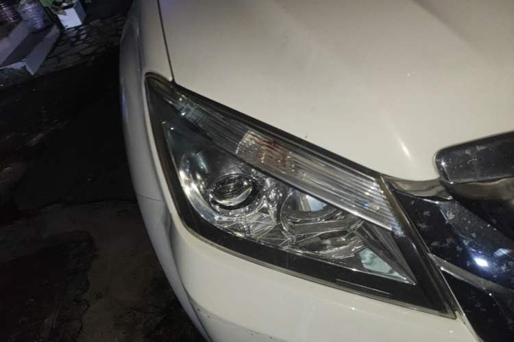 Used Isuzu mu-X 2017 3.0T Four-Wheel Drive Automatic Luxury 7-Seater China V Emission Standard Right Front Headlight