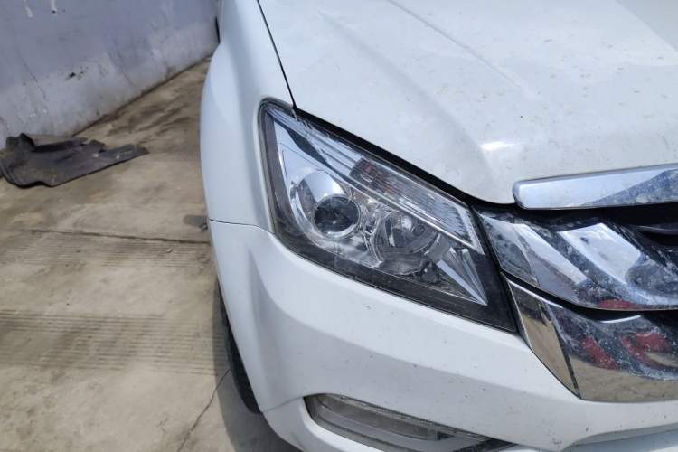 Used Isuzu mu-X 2017 2.5T Four-Wheel Drive Automatic Luxury Edition 5 Seats Right Front Headlight