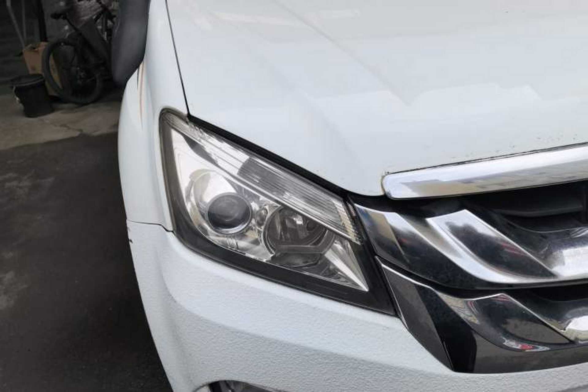 Used Isuzu mu-X 2017 3.0T Four-Wheel Drive Automatic Luxury 7-Seater China V Emission Standard Right Front Headlight