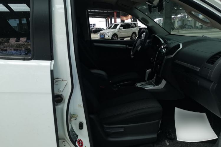 Used Isuzu mu-X 2017 2.5T Two-Wheel Drive Automatic Comfort Touring Version 7 Seats Right Front Seat
