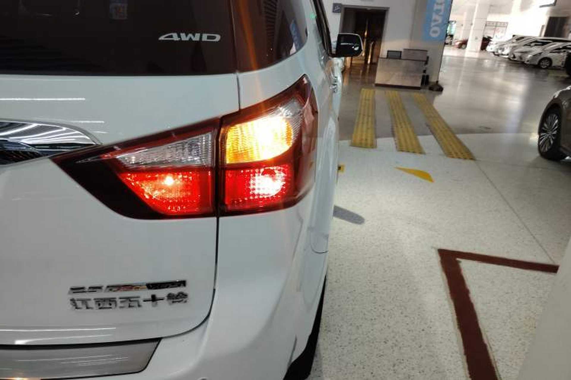 Used Isuzu mu-X 2017 2.5T Four-Wheel Drive Automatic Luxury 7-Seater Right Rear Taillight