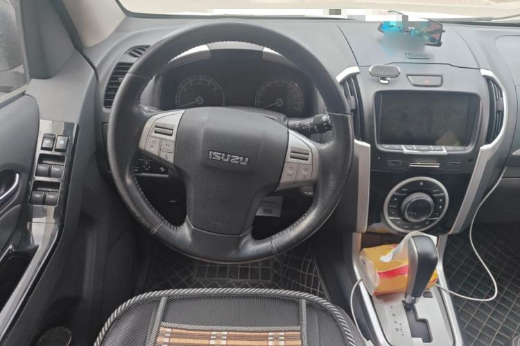 Used Isuzu mu-X 2017 3.0T Four-Wheel Drive Automatic Luxury 7-Seater China V Emission Standard Steering Wheel