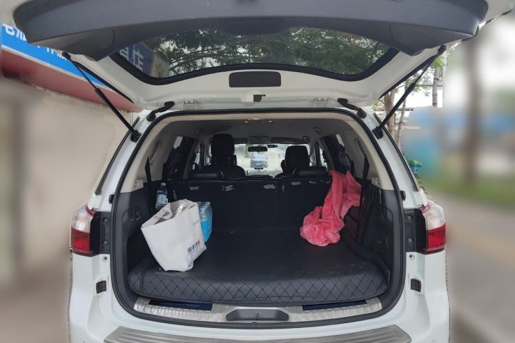 Used Isuzu mu-X 2017 3.0T Two-Wheel Drive Automatic Comfort Edition 7 Seats China V Emission Standard Trunk