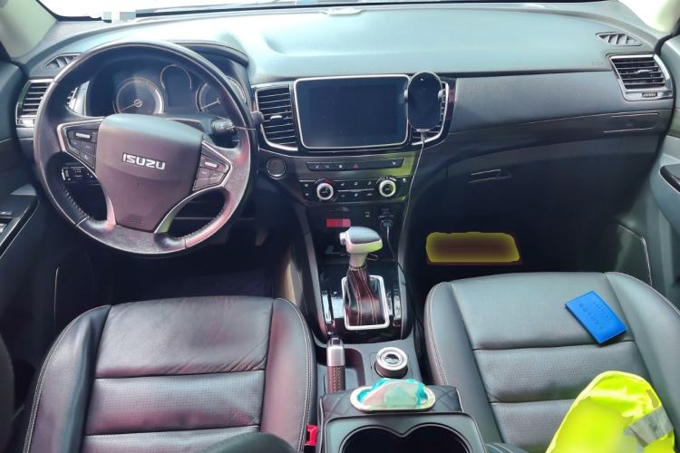 Used Isuzu mu-X 2018 1.9T Diesel Automatic 4x4 Enjoyment Edition 5 Seats Center Console