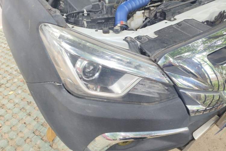 Used Isuzu mu-X 2018 3.0T Diesel Automatic 4x4 X-POWER Edition 5 Seats Right Front Headlight