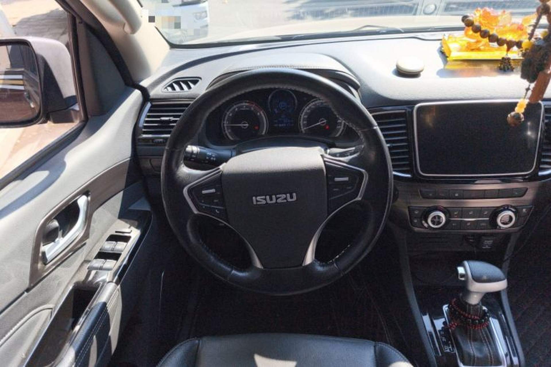 Used Isuzu mu-X 2018 1.9T Diesel Automatic 4x4 Enjoyment Edition 5 Seats Steering Wheel