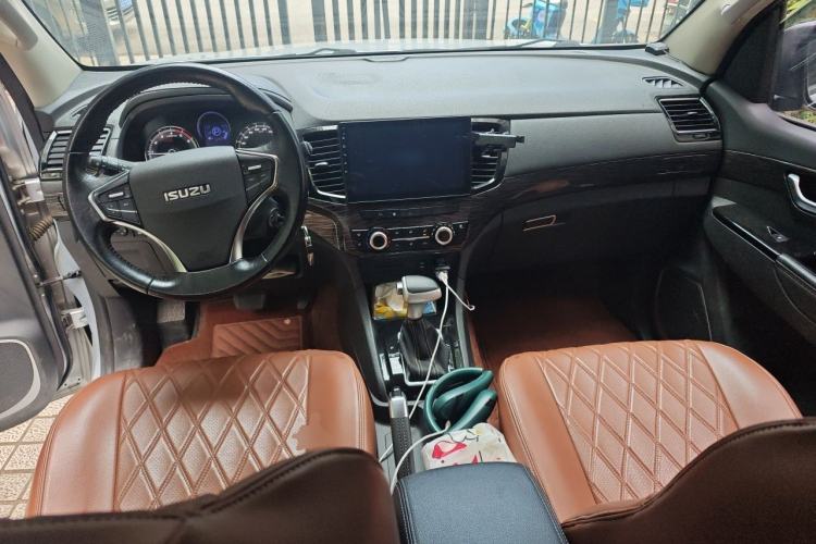 Used Isuzu mu-X 2018 1.9T Diesel Automatic 2WD Kinetix Edition 5 Seats Center Console