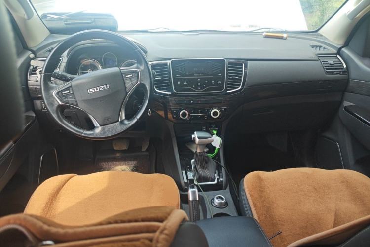 Used Isuzu mu-X 2018 1.9T Diesel Automatic 4x4 Jingyue Edition 5 Seats Center Console