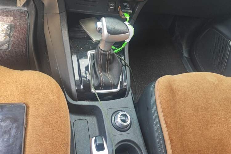 Used Isuzu mu-X 2018 1.9T Diesel Automatic 4x4 Jingyue Edition 5 Seats Gear Lever