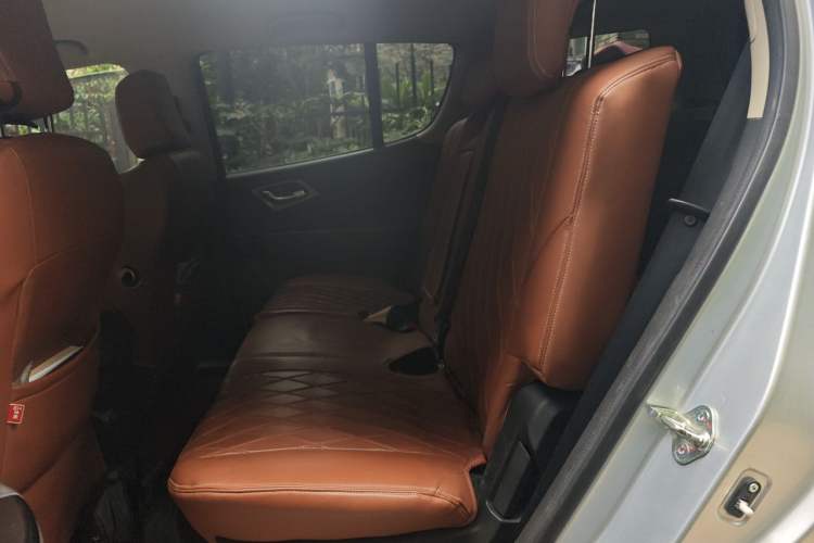 Used Isuzu mu-X 2018 1.9T Diesel Automatic 2WD Kinetix Edition 5 Seats Left Rear Seat
