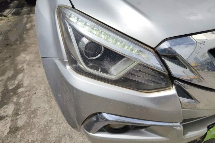 Used Isuzu mu-X 2018 1.9T Diesel Automatic 4x4 Jingyue Edition 5 Seats Right Front Headlight