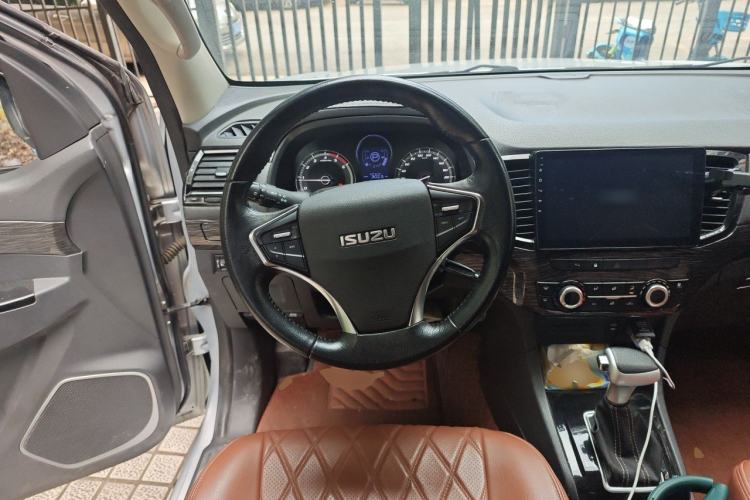 Used Isuzu mu-X 2018 1.9T Diesel Automatic 2WD Kinetix Edition 5 Seats Steering Wheel