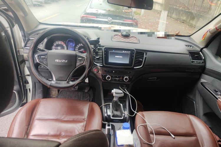 Used Isuzu mu-X 2018 1.9T Diesel Automatic 4x4 Enjoyment Edition 7 Seats Center Console