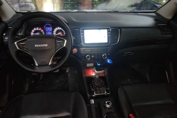 Used Isuzu mu-X 2018 1.9T Diesel Automatic 4x4 Enjoyment Edition 5 Seats Center Console