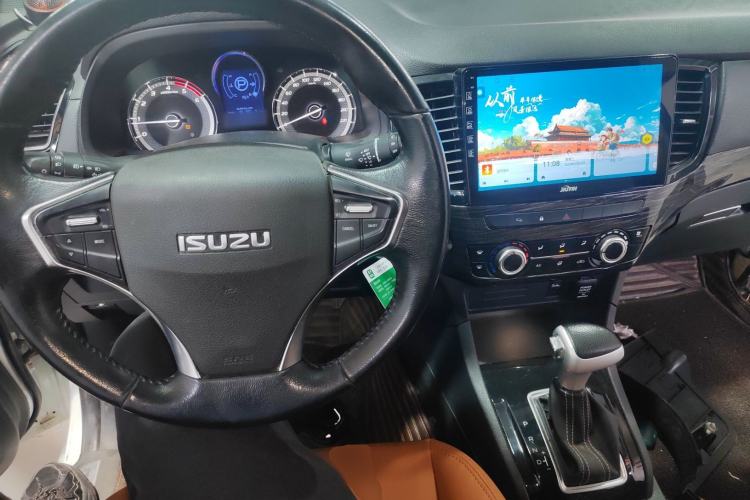 Used Isuzu mu-X 2018 1.9T Automatic Two-Wheel Drive Jingyue Edition 5 Seats Center Console