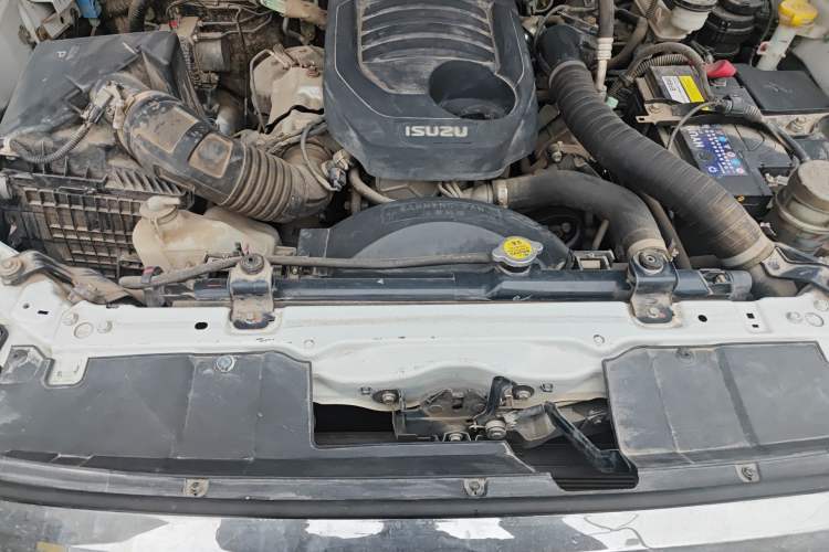 Used Isuzu mu-X 2018 1.9T Diesel Automatic 2WD Enjoyment Edition 7 Seats Engine Bay