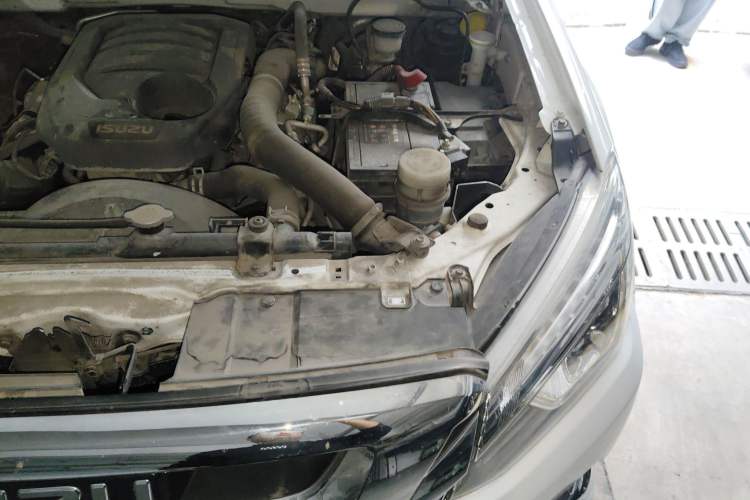 Used Isuzu mu-X 2018 1.9T Diesel Automatic 4x4 Enjoyment Edition 7 Seats Engine Bay Left