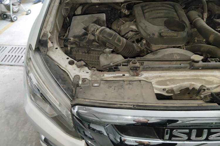 Used Isuzu mu-X 2018 1.9T Diesel Automatic 4x4 Enjoyment Edition 7 Seats Engine Bay Right