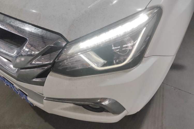 Used Isuzu mu-X 2018 1.9T Automatic Two-Wheel Drive Jingyue Edition 5 Seats Left Front Headlight