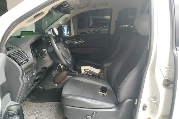 Used Isuzu mu-X 2018 1.9T Diesel Automatic 4x4 Enjoyment Edition 7 Seats Left Front Seat
