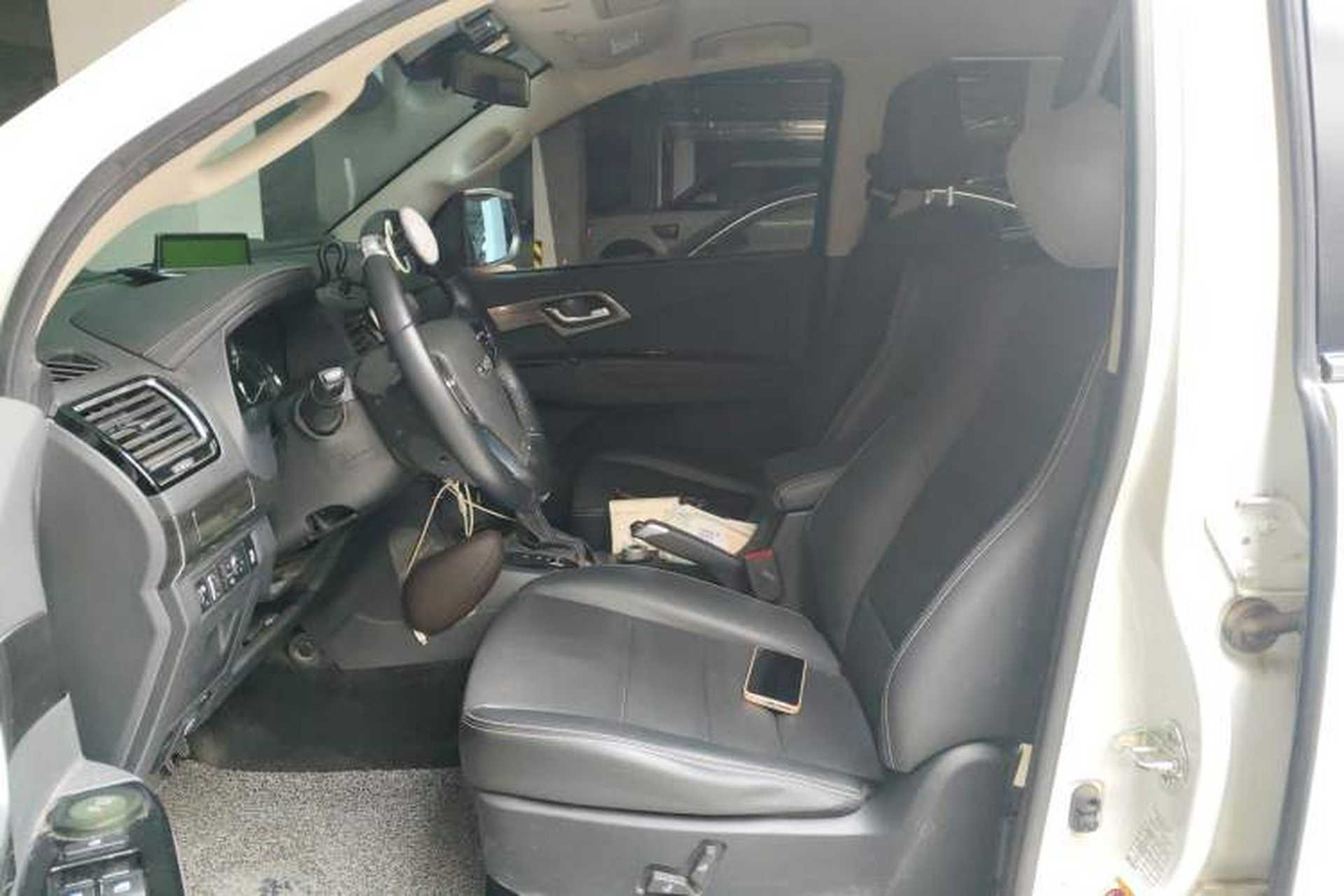 Used Isuzu mu-X 2018 1.9T Diesel Automatic 4x4 Enjoyment Edition 7 Seats Left Front Seat
