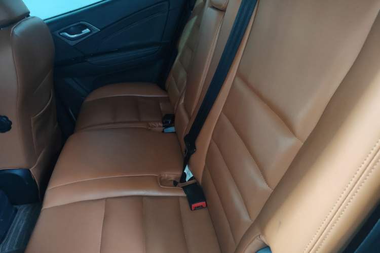 Used Isuzu mu-X 2018 1.9T Automatic Two-Wheel Drive Jingyue Edition 5 Seats Left Rear Seat